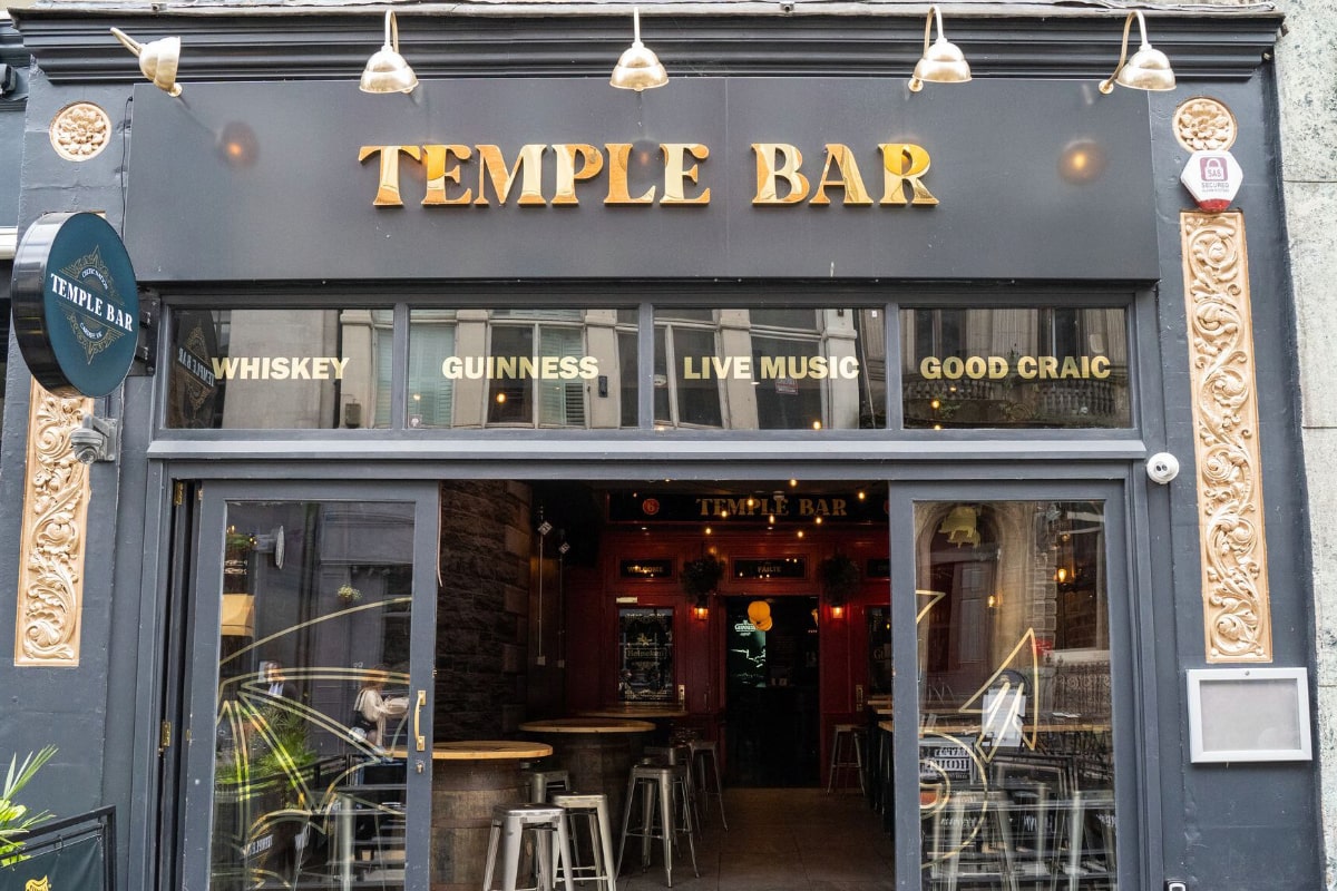 automated vape machines inside temple bar in cardiff city centre